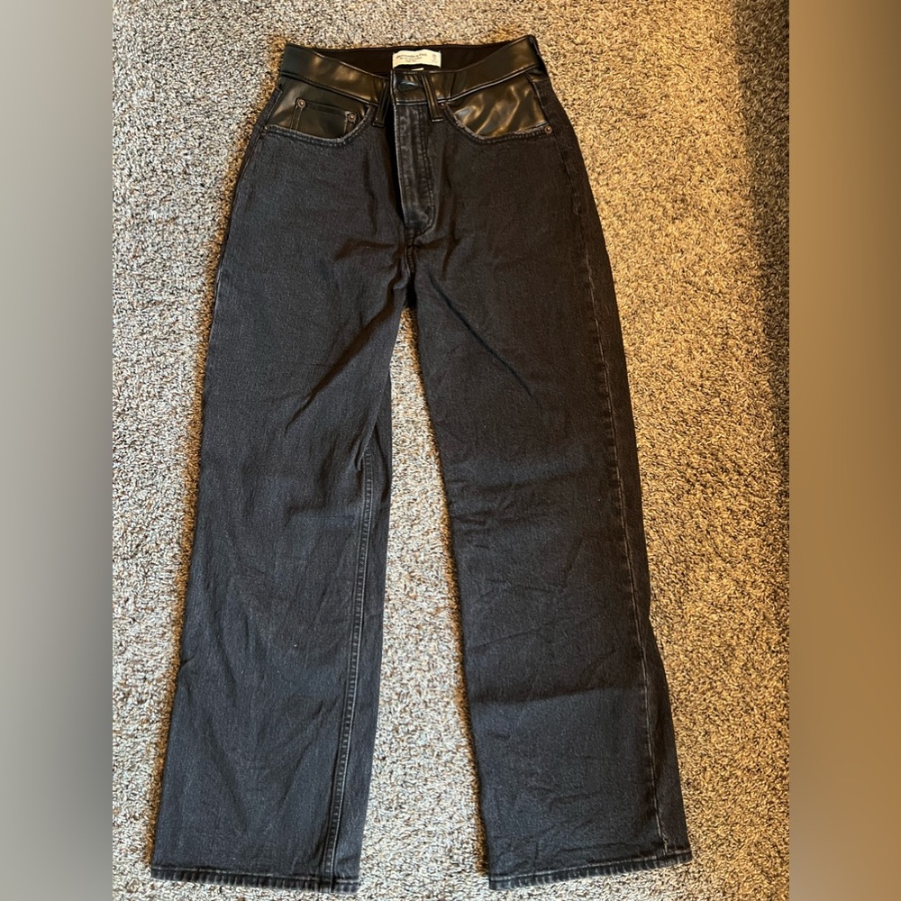 Abercrombie & Fitch Mixed Fabric Curve Love High Rise 90s Relaxed Jean 26 SHORT